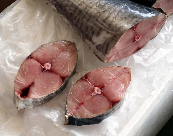 Čerstvé tuňákové steaky — Stock fotografie