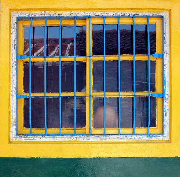 Окно старой китайской фермы — стоковое фото
