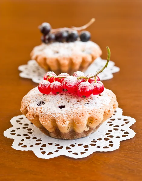 Two muffins and currants — Stock Photo, Image