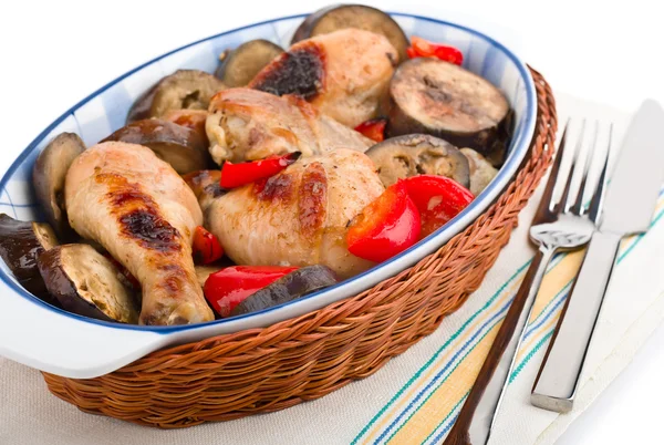 Вкусная курица с баклажаном крупным планом — стоковое фото