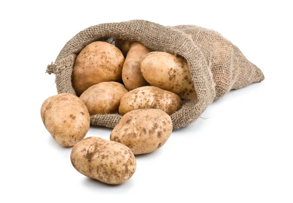Batatas cruas Colheita em saco de serapilheira — Fotografia de Stock
