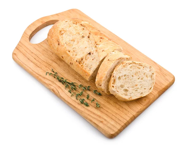 Baguette de pain frais sur une planche de bois — Photo