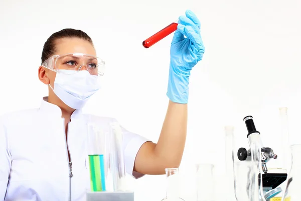 Kobieta naukowiec w Laboratorium chemii — Zdjęcie stockowe