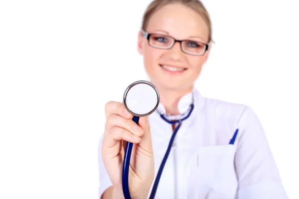 Jeune femme médecin avec stéthoscope — Photo