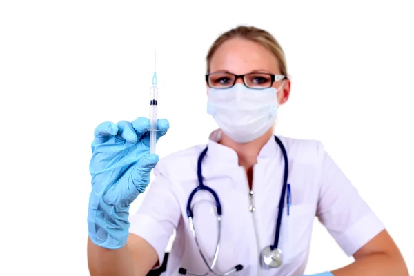 Jeune femme médecin avec seringue — Photo