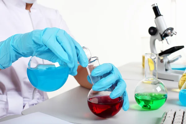 Химическое или биологическое лабораторное оборудование — стоковое фото