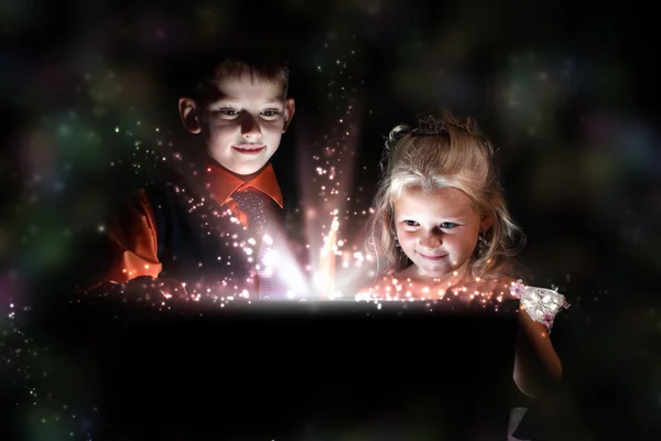 Children opening a magic gift box — Zdjęcie stockowe
