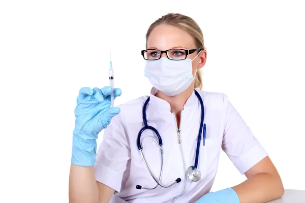 Mladá žena lékař s injekční stříkačkou — Stock fotografie