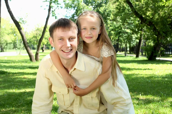 Baba ile kızı dışında — Stok fotoğraf