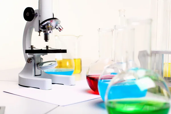 Apparecchiature di laboratorio di chimica o biologia — Foto Stock