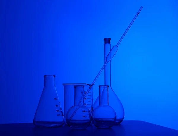 Kemi laboratorium utrustning och glas rör — Stockfoto