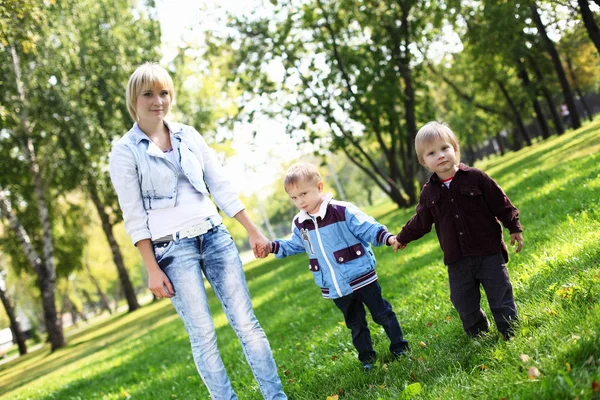 Young mother with her son in summer park — Stock Photo, Image