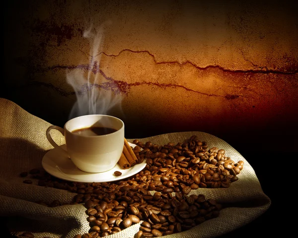 Ångande kopp kaffe — Stockfoto