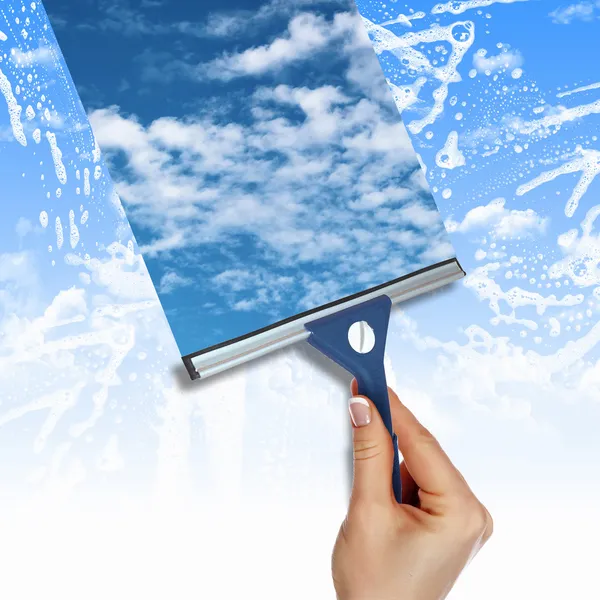 Raam met blauwe lucht en witte wolken — Stockfoto