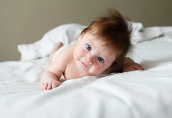 Hermoso bebé pelirrojo — Foto de Stock