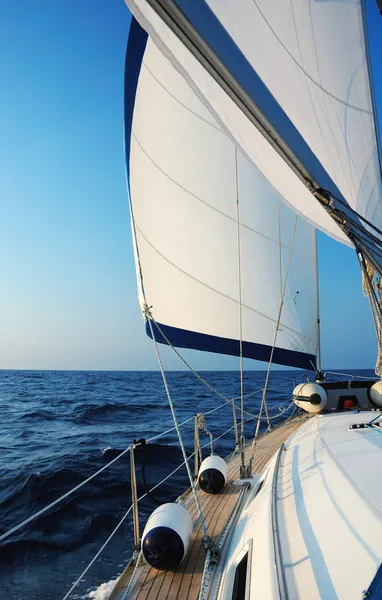 Navegando com vento — Fotografia de Stock