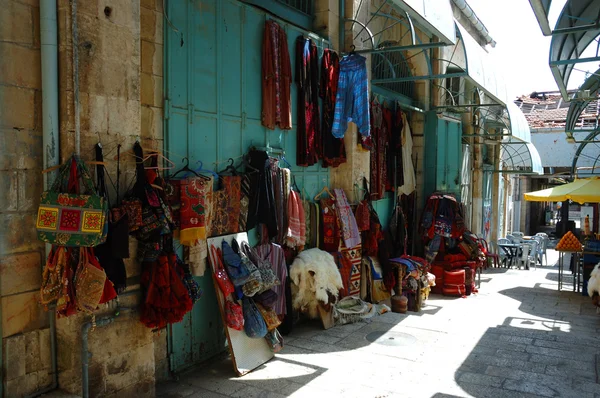 Street market (bazaar) in old Jerusalem, Israel — стоковое фото