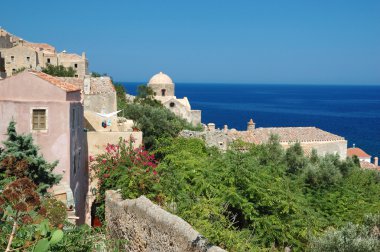 Doğu yakasında, eski Bizans şehri monemvasia ahşap çatılar