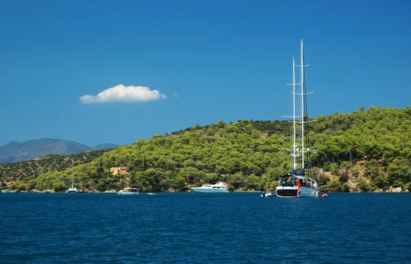 Navegando na Grécia, explorando belas ilhas gregas — Fotografia de Stock