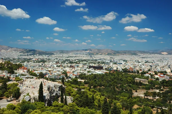 Blick von der Akropolis auf Athens Dächer und Arapagus-Hügel, Griechenland — Stockfoto