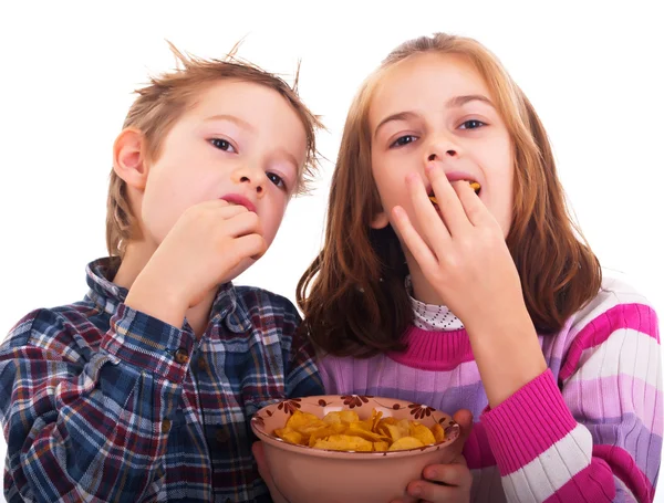 Счастливые дети едят — стоковое фото
