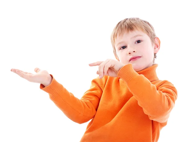 Pojke pekar på unga produkt — Stockfoto