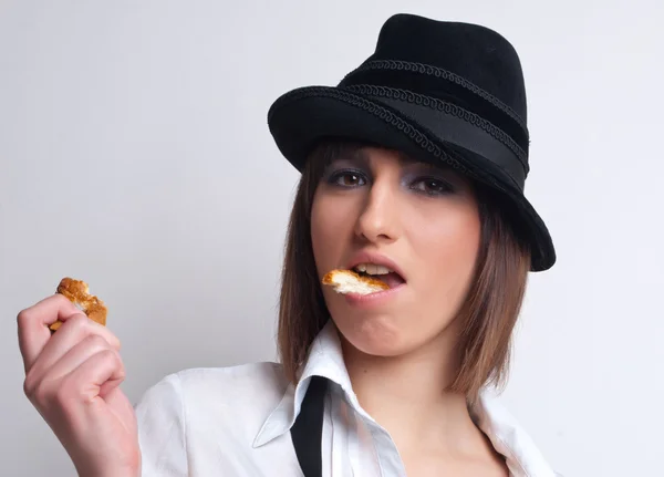 Young beautiful woman eating bread — Stock Photo, Image