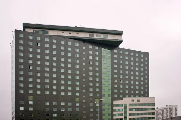 Edificio de varios pisos —  Fotos de Stock