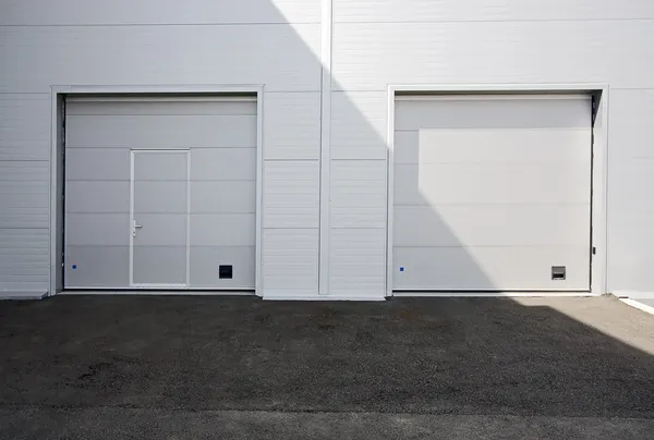Porte au garage — Photo