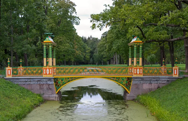 ツァールスコエ セローの公園橋します。 — ストック写真