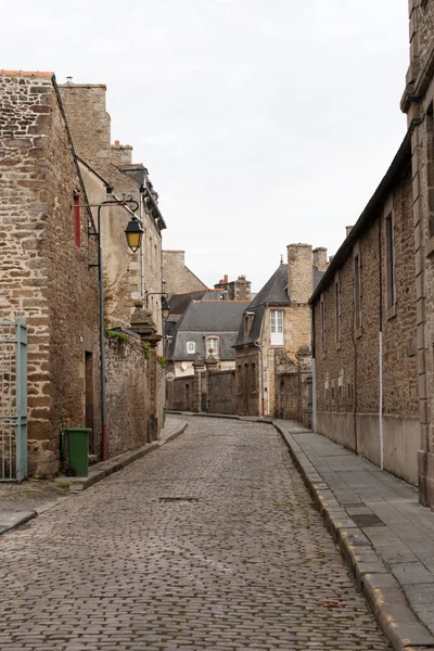 Oude straat, dinan, Frankrijk — Stockfoto