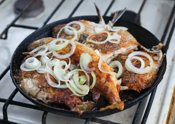 Fried fish in a frying pan — Stock Photo, Image