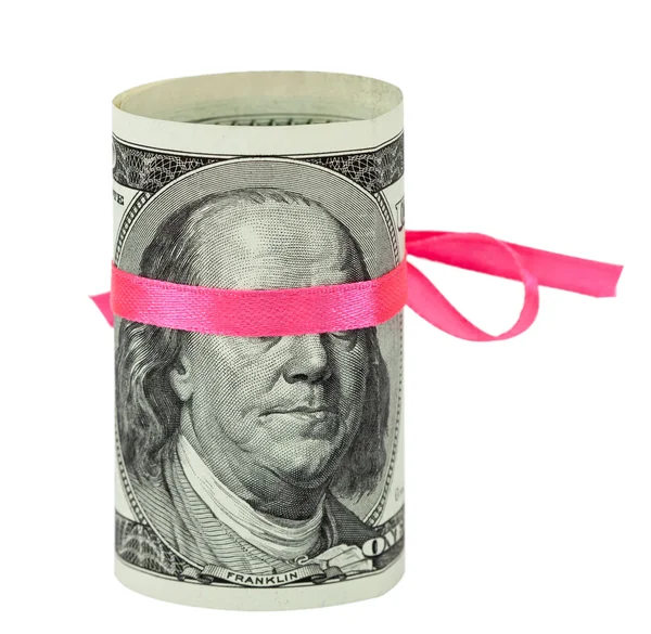 100 Amerikaanse dollar verpakt door lint geïsoleerd op witte achtergrond — Stockfoto