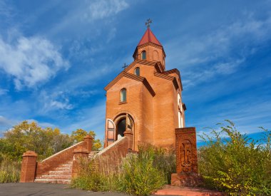 Mavi gökyüzü karşı Ermeni Kilisesi