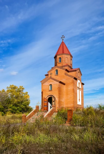 Mavi gökyüzü karşı Ermeni Kilisesi — Stok fotoğraf