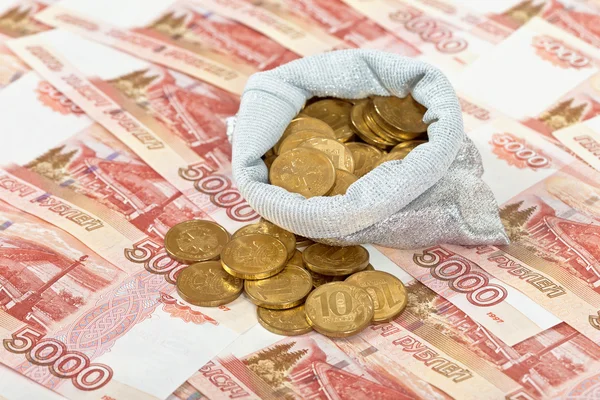 Banconote e monete in rubli russi . — Foto Stock
