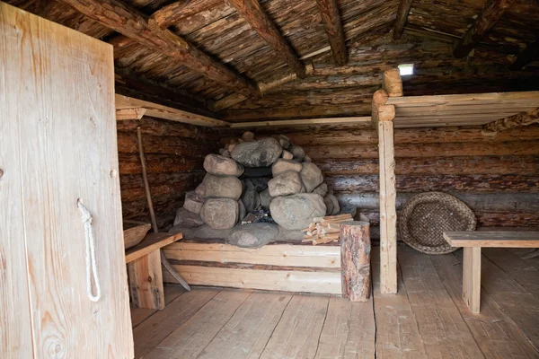 Interior antiga casa de madeira tradicional russa X século — Fotografia de Stock