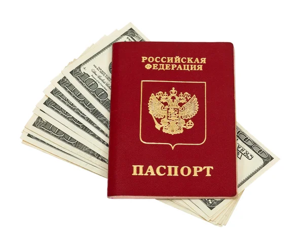Pasaporte ruso y dólares estadounidenses aislados sobre fondo blanco —  Fotos de Stock
