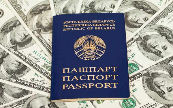 Pasaporte bielorruso en dólares estadounidenses de fondo — Foto de Stock