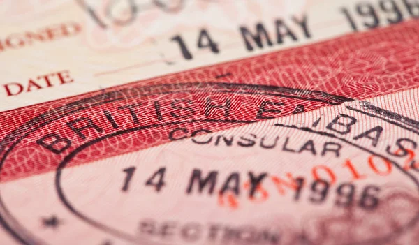 Brit vízum bélyegző az útlevélben szereplő — Stock Fotó