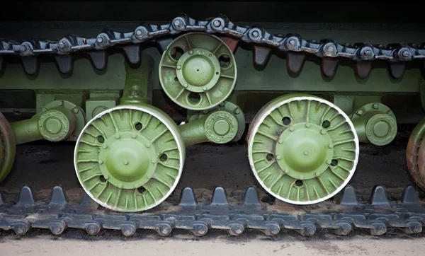 Raupen des alten sowjetischen Panzers — Stockfoto
