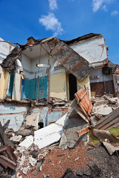 Destroyed building — Stock Photo, Image