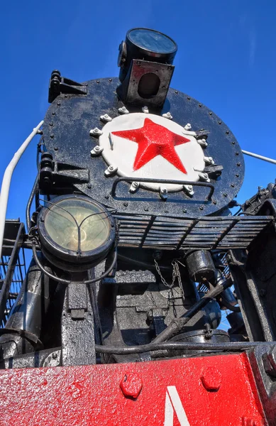 Vecchia locomotiva a vapore con stella rossa — Foto Stock