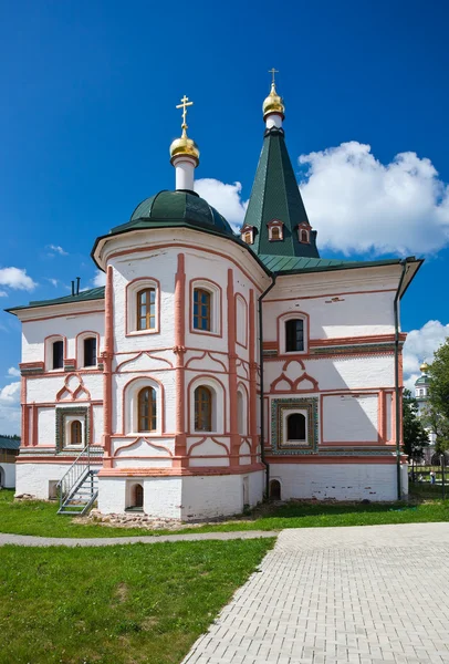 Igreja ortodoxa russa. Mosteiro de Iversky em Valdai, Rússia . — Fotografia de Stock