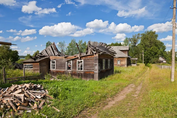 Old wooden houses in russian village — Stock Photo, Image