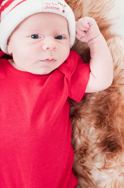 Новонароджена дитина в різдвяному капелюсі — стокове фото