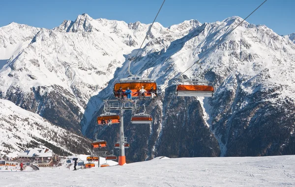 Wyciąg narciarski. Sölden. Austria — Zdjęcie stockowe
