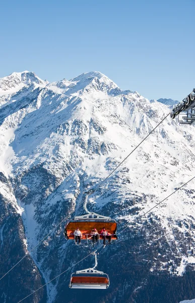 滑雪升降椅。solden。奥地利 — 图库照片