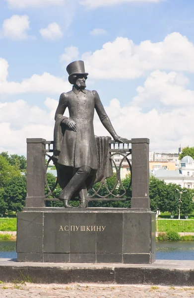 Monument to Alexander Pushkin in Tver, Russia — Stockfoto