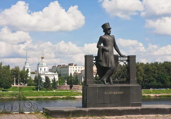 Monumento a Alexander Pushkin em Tver, Rússia — Fotografia de Stock